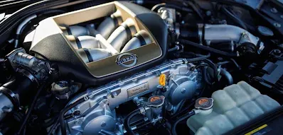 2023 Nissan GT-R hood