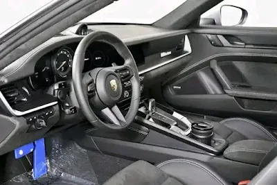 2024 Porsche 911 intirior